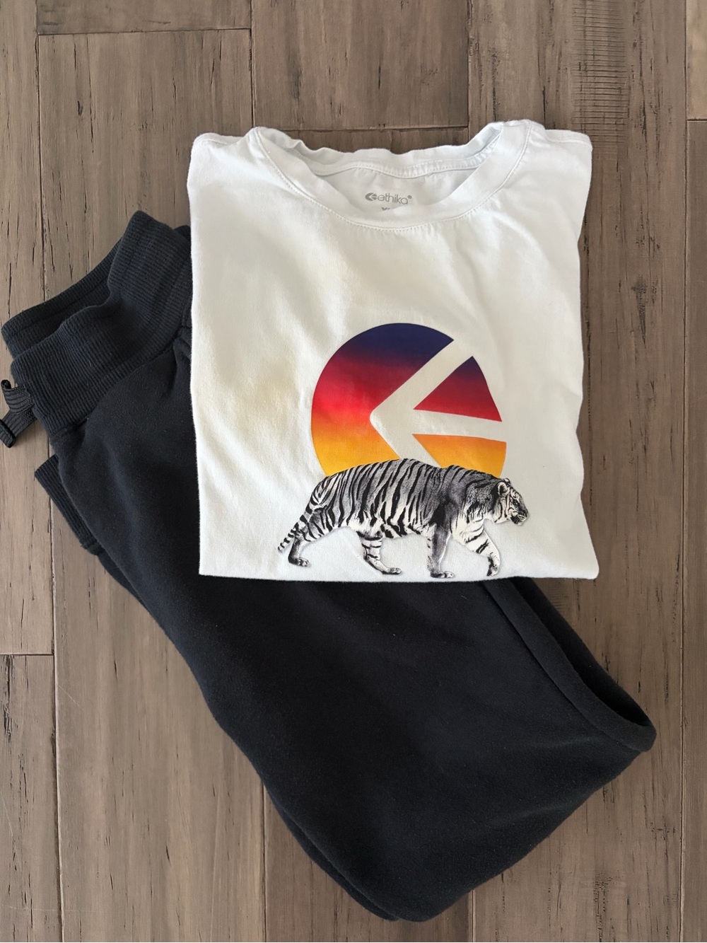 Boys Ethika long-sleeve Tshirt and black sweatpants - size M